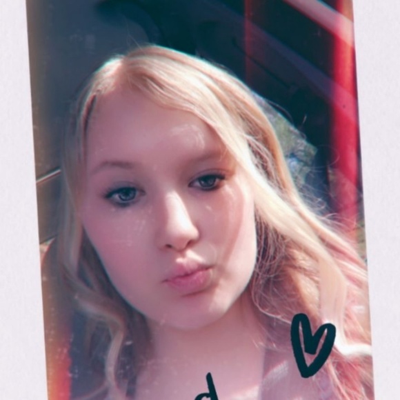 Meet your Posher, Gabby - Picture 1 of 1